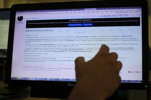 La versión italiana de Wikipedia ha cerrado temporalmente hasta el 5 de julio para protestar contra la nueva directiva sobre derechos de autor de la UE. EFE/Luciano Del Castillo.