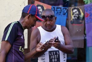 Cuba realiza una nueva prueba de internet en moviles gratis/EFE