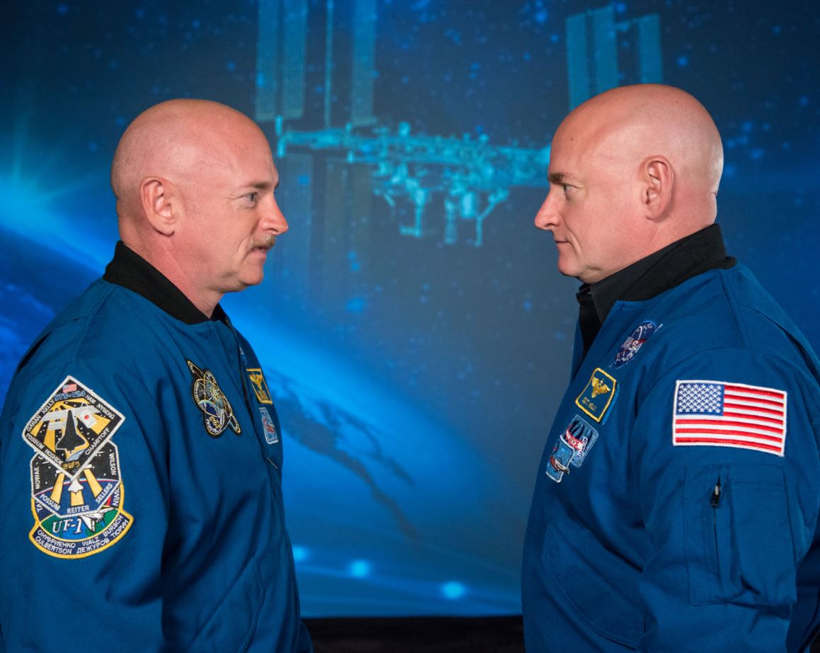 <p>Los astronautas retirados de la Nasa y hermanos gemelos Mike (i) y Scott (d) Kelly. NASA/Robert Markowitz..