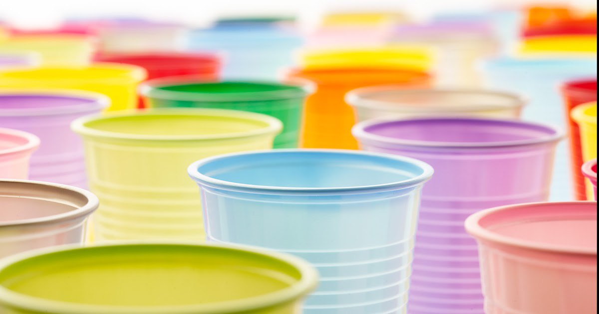 Vasos de plástico y ecología, ¿cuáles son las alternativas sostenibles?
